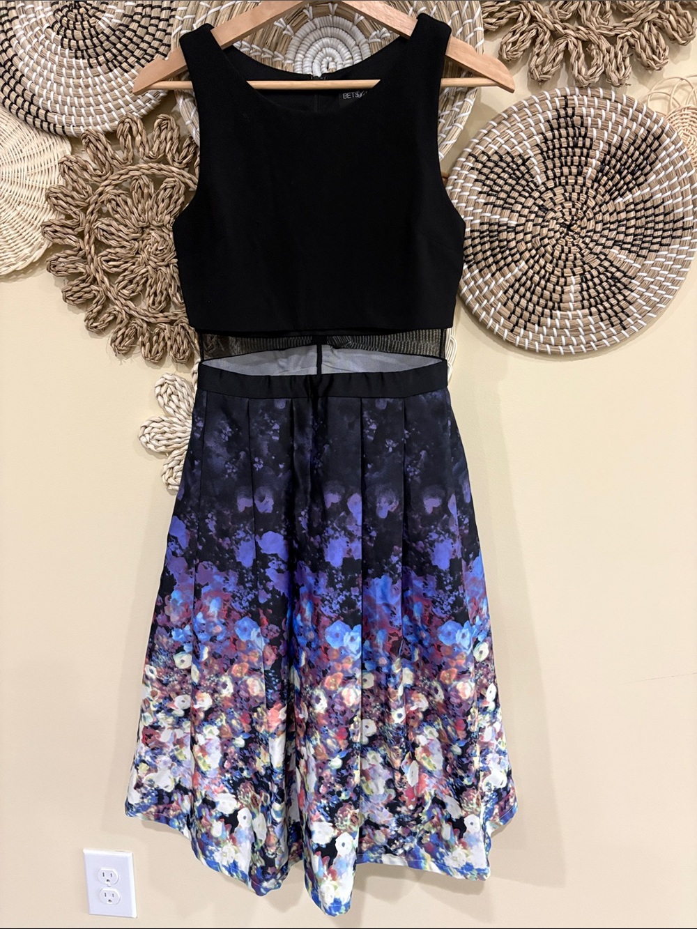 Betsy & Adam Floral Print Sheer Waist Dress with Pockets. Size 2.